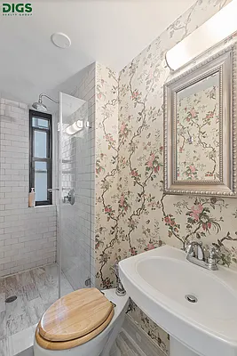 Sold by Digs Realty Group | media 20