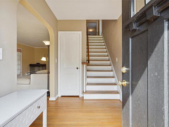 3rd image of 27 Douglas Drive
