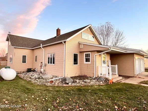 403 S Park St, Northwood, ND 58267