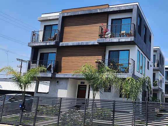 4th image of 1309 N Harvard Blvd