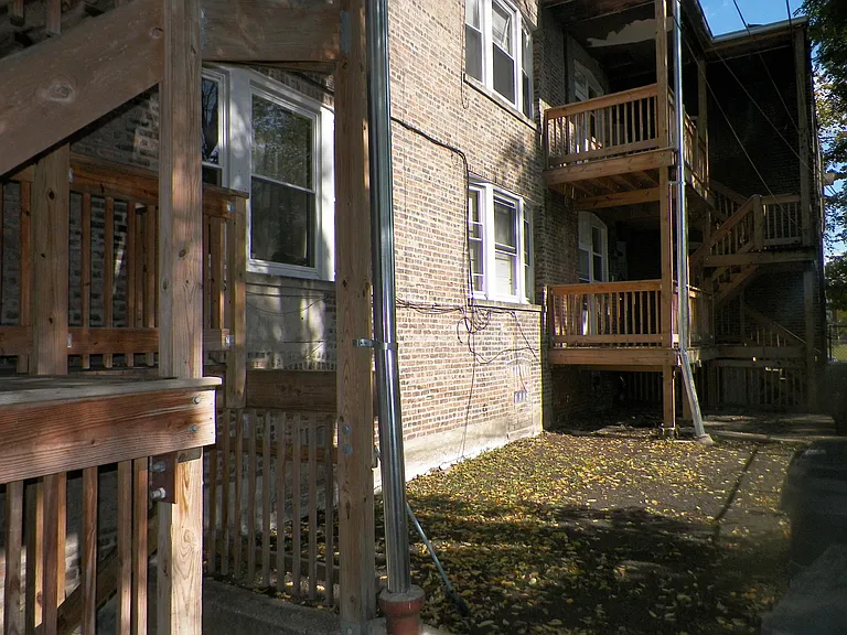 1145 W 70th St #2 — Photo 3