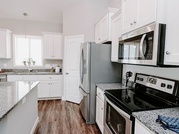 Photos of a similar Hemlock home