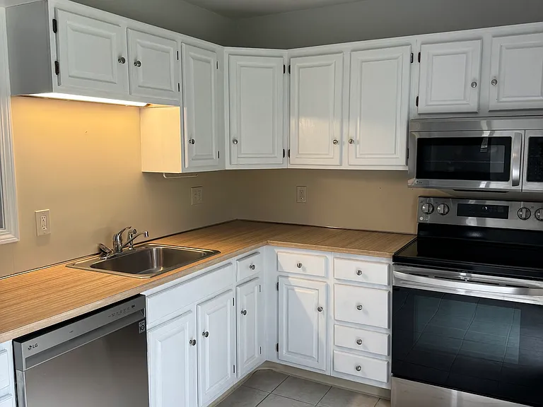 14 Plymouth Ct #14 — Photo 3