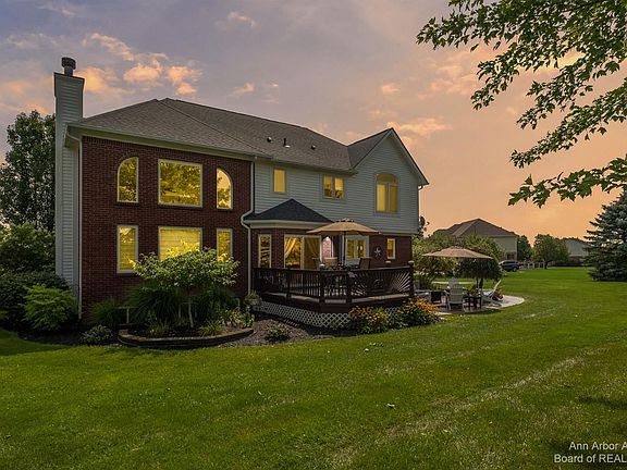 3rd image of 490 Canberra Ct