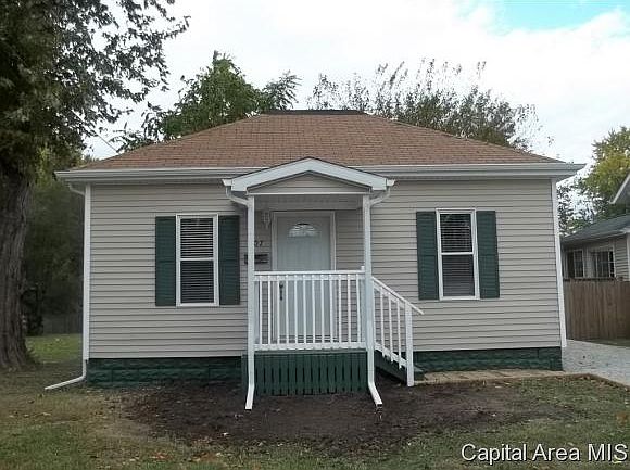 1st image of 907 E Ash St