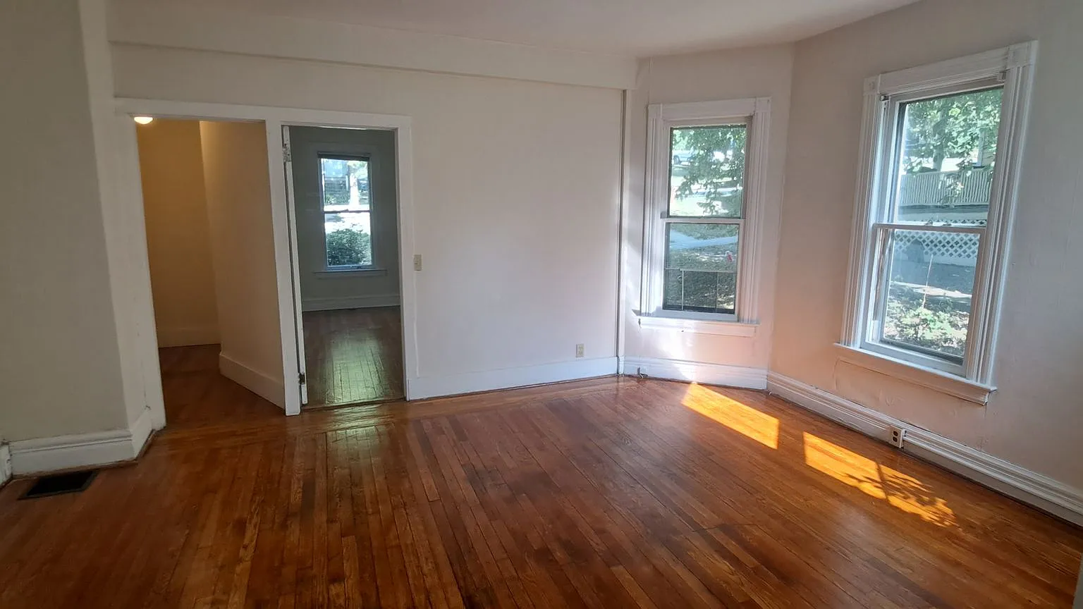 502 S Aurora St — Photo 2