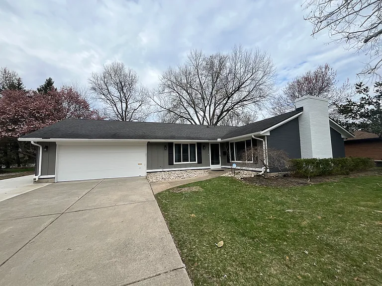 301 S Village Dr — Photo 1