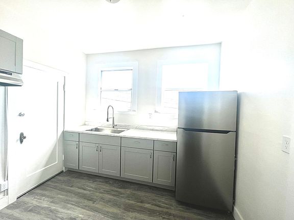 3rd image of 301 20th Ave #5