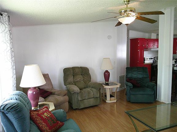 4th image of 3205 Hickory Dr