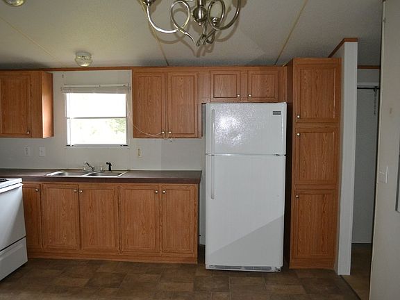 4th image of 184 Country Ln NE