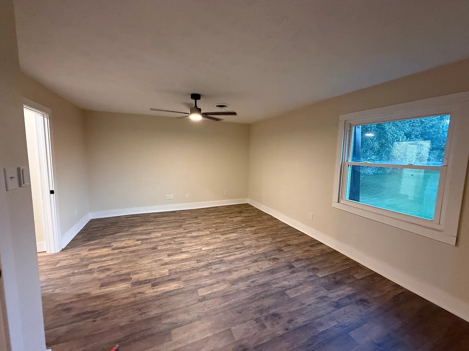 4 bed, 2432 sqft, $1,950 — Photo 4