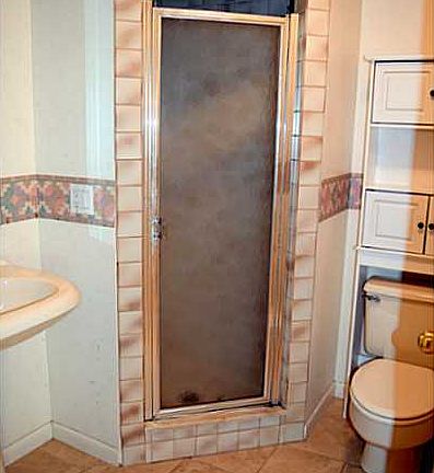 3rd image of 817 Williamsburg Cir