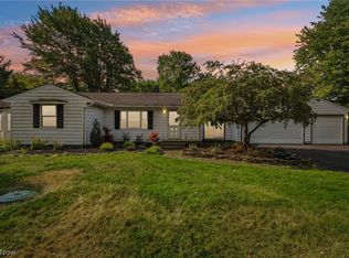 7367 Country Ln, Chagrin Falls, OH 44023