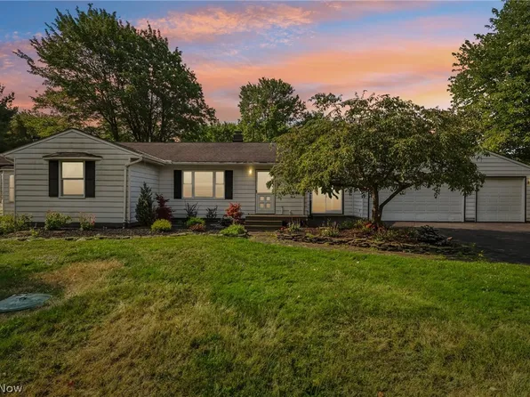 7367 Country Ln, Chagrin Falls, OH 44023