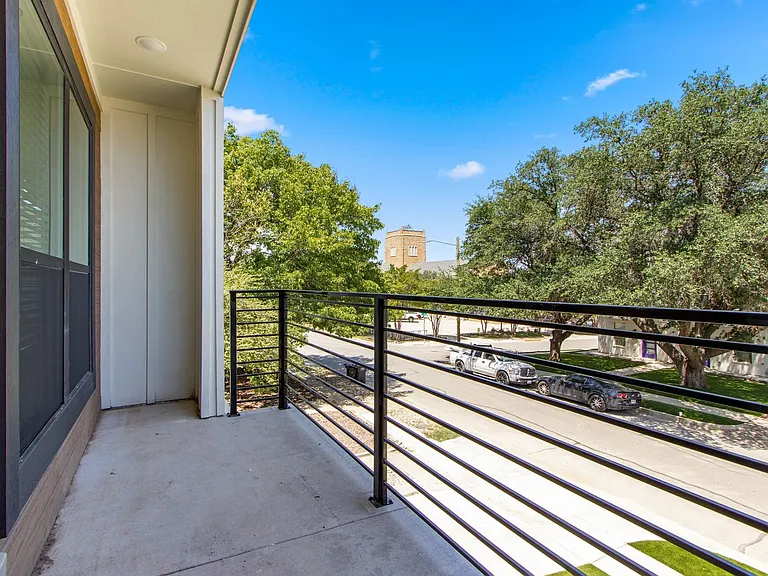 2702 Lubbock Ave — Photo 19