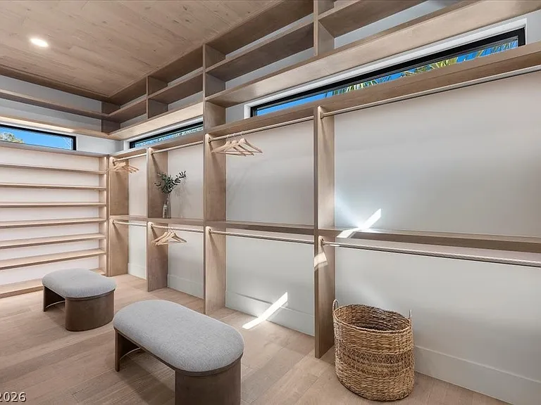 2401 Driftwood Dr — Photo 47