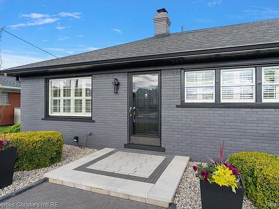 4th image of 37912 Pointe Rosa St