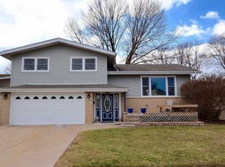 10408 S Georgia Ln, Oak Lawn, IL 60453