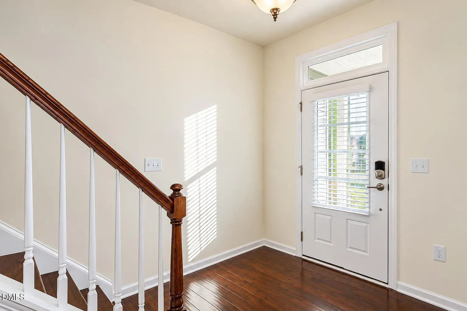 3 bed, 3.5 bath, 2200 sqft, $2,300 — Photo 3