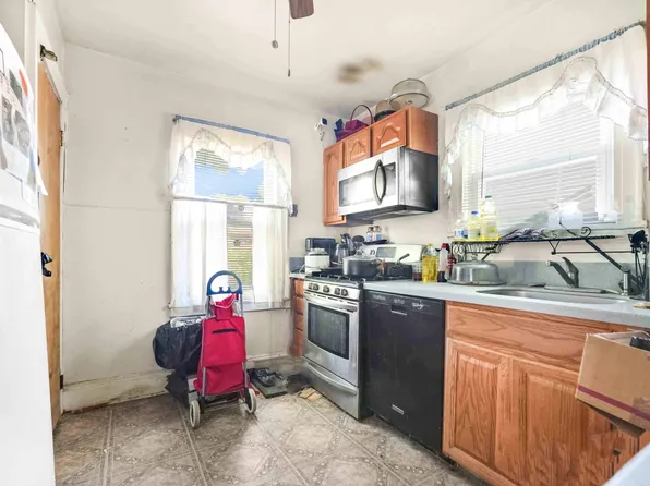 190-63 112th Avenue image 3 of 10