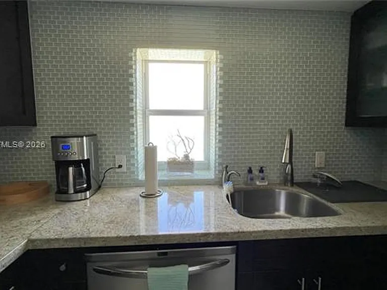 5701 Collins Ave #1714 — Photo 13