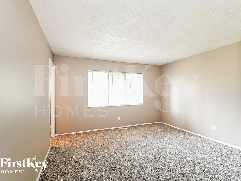 2030 E Humes Ln — Photo 9
