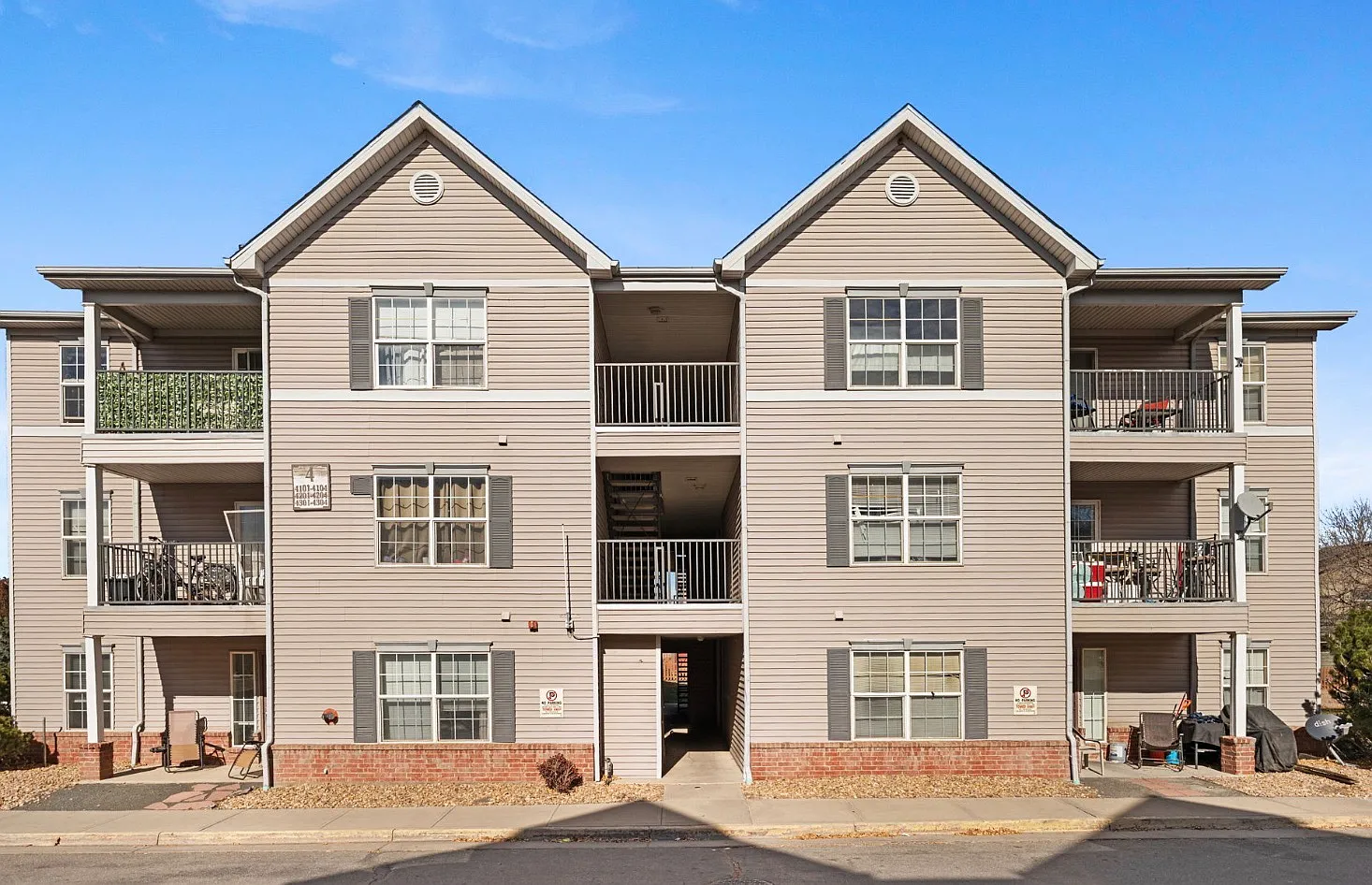 2 bed, 954 sqft, $1,550 — Photo 1