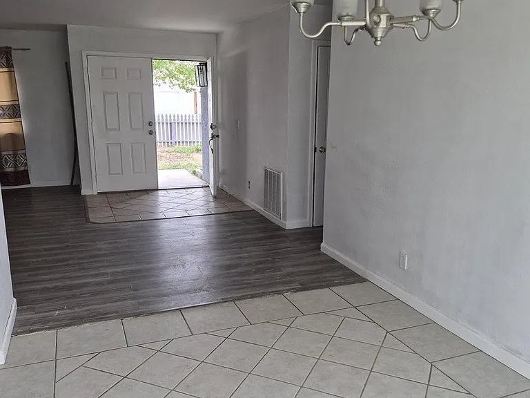 20824 Melville Dr — Photo 5