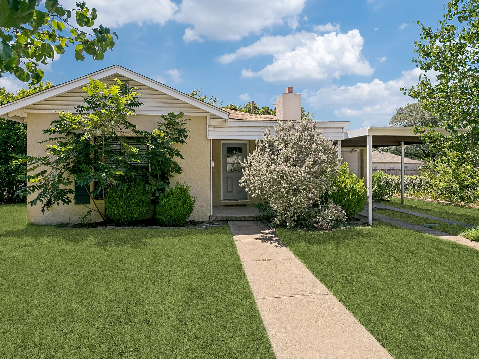 4 bed, 1266 sqft, $2,000 — Photo 1