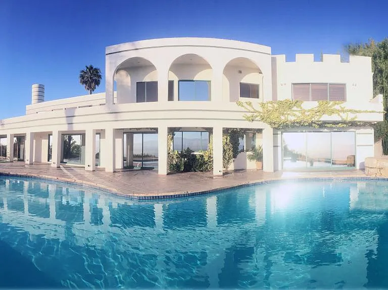 13318 Mulholland Dr — Photo 9