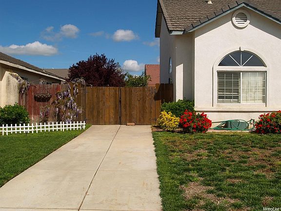 3rd image of 2443 Novi Dr