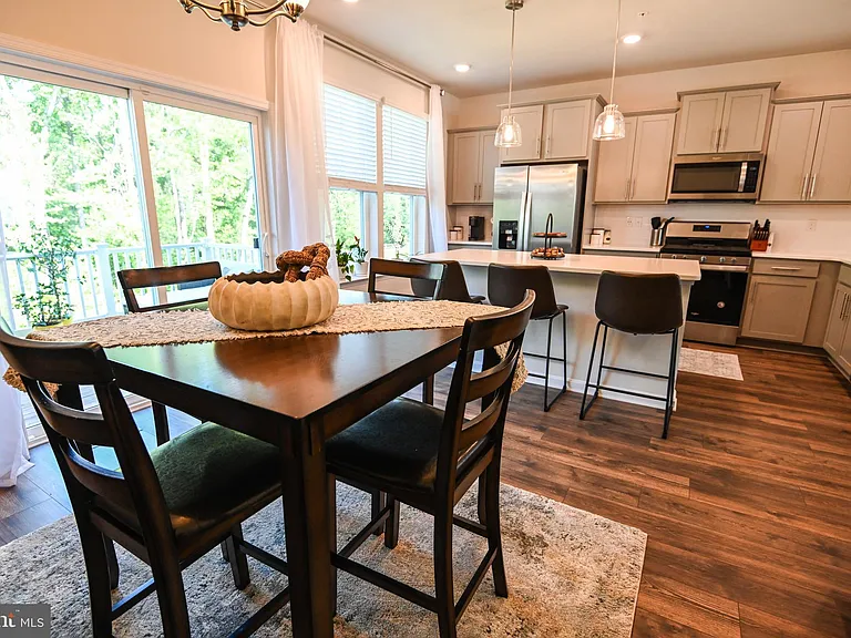 2047 Hinshaw Dr — Photo 22