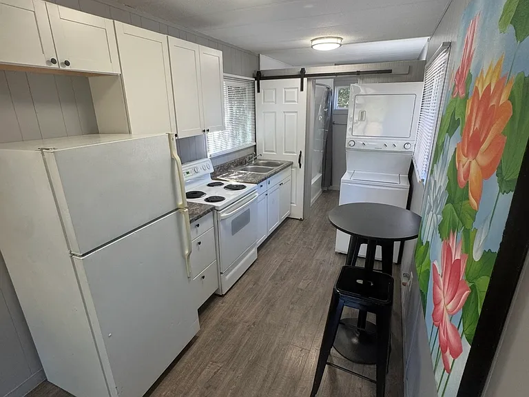 554 Hillside Ter #1 — Photo 1