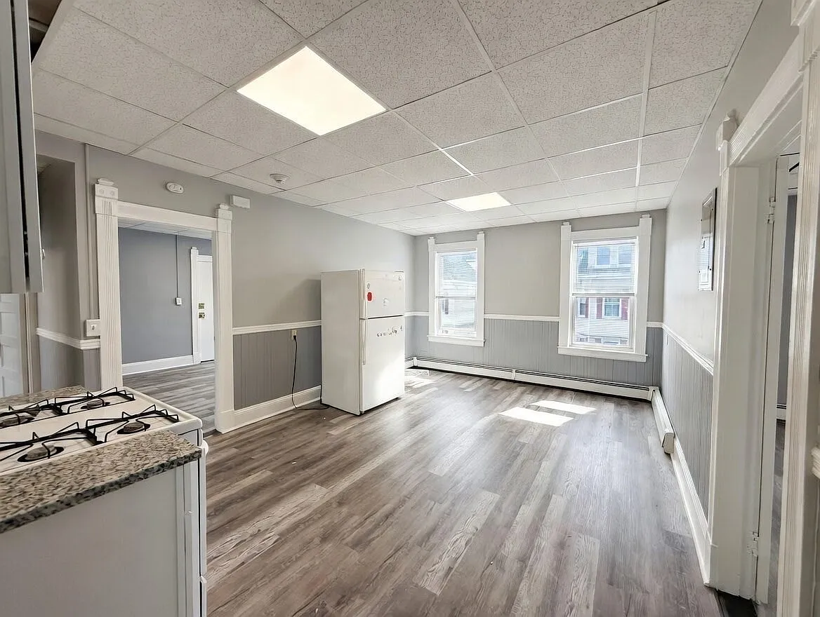 133 University Ave — Photo 4