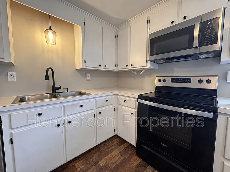 2 bed, 1.0 bath, 788 sqft, $1,250 — Photo 2