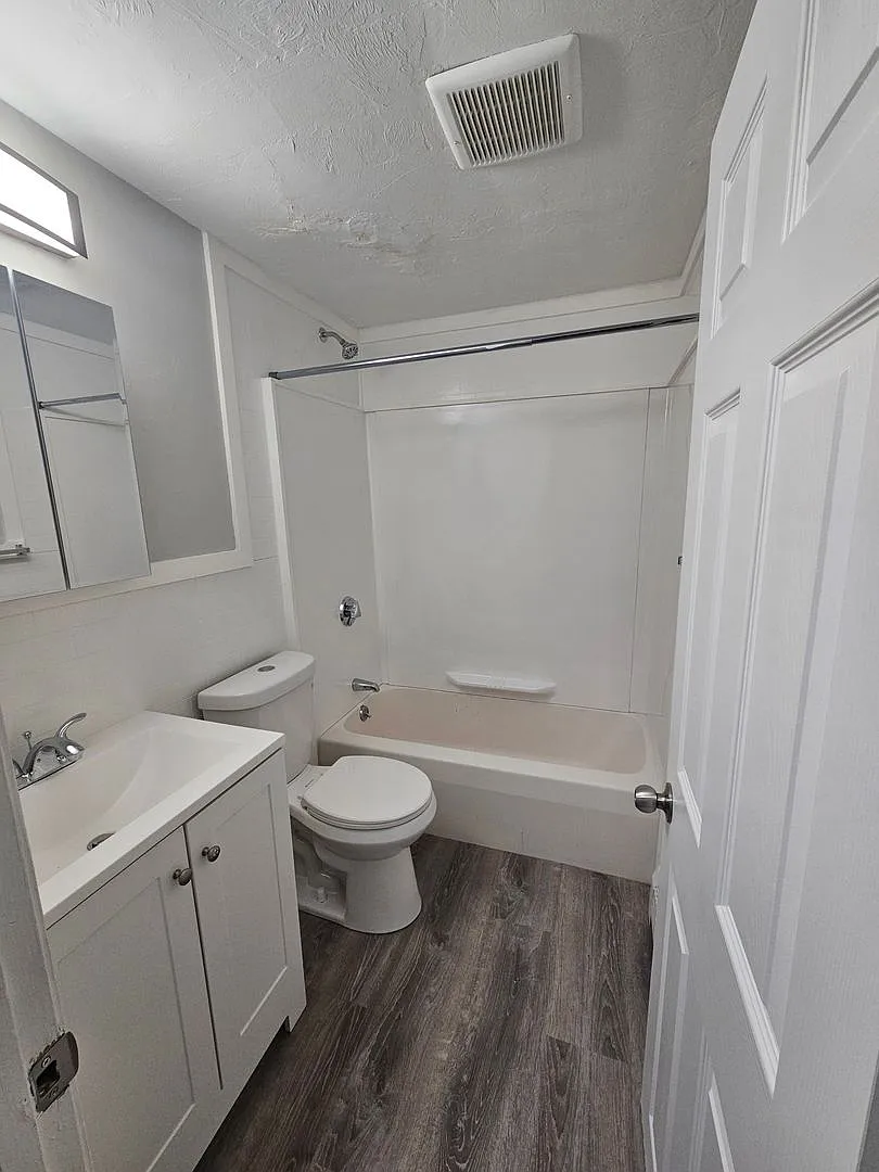 9 River Terrace — Photo 2