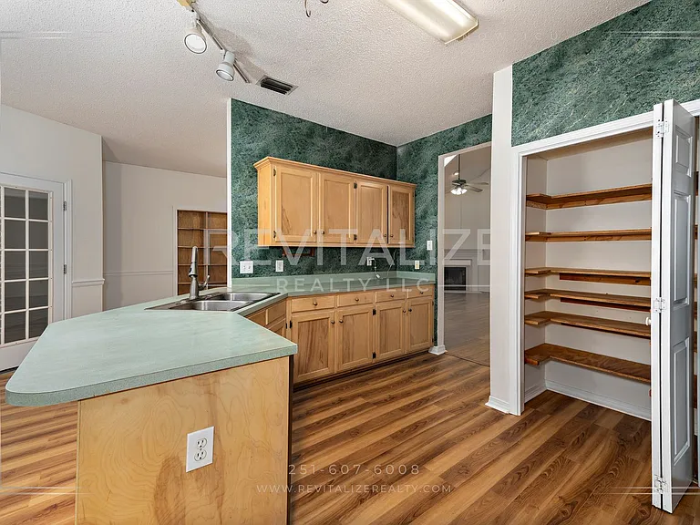 105 Ventura Cir — Photo 54