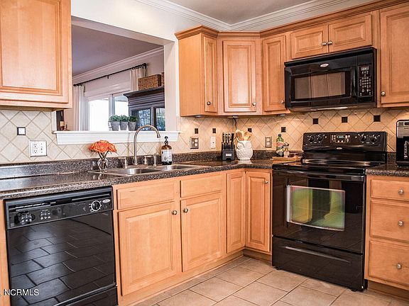 2nd image of 1933 Cambria Drive #B