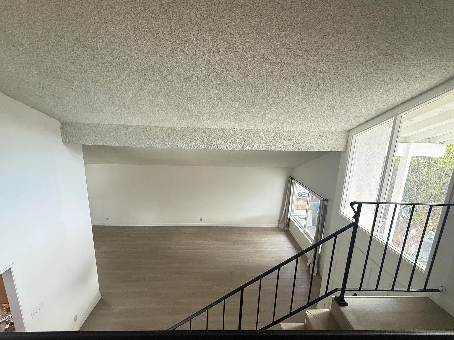 4 bed, 2279 sqft, $5,600 — Photo 3