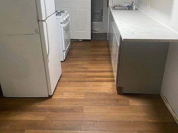 5th image of 111 Jones St