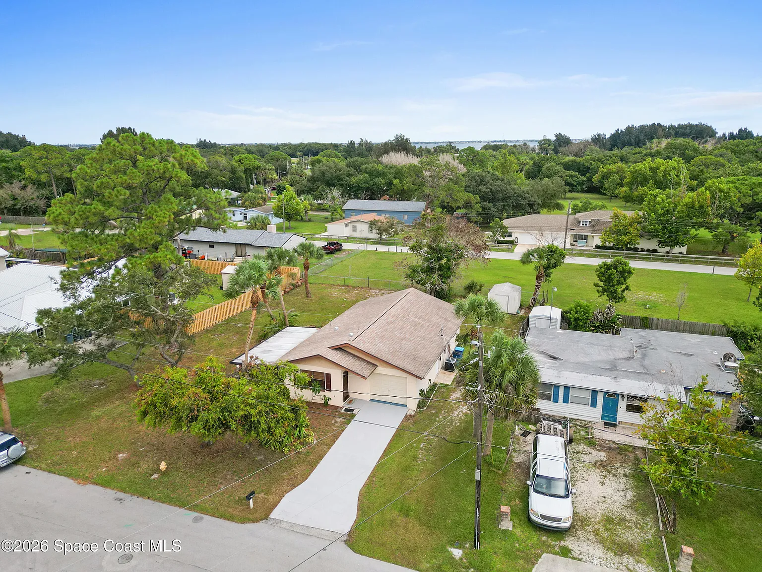 3 bed, 2.0 bath, 1090 sqft, $1,650 — Photo 2