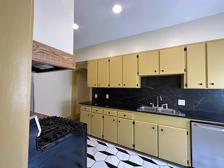 4910 Victor St #1 — Photo 12