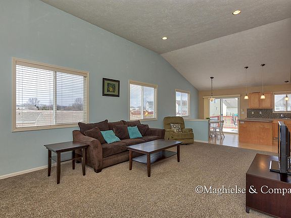3rd image of 1075 Barnwood Dr