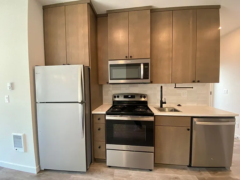 5571 NE Killingsworth St #B — Photo 5