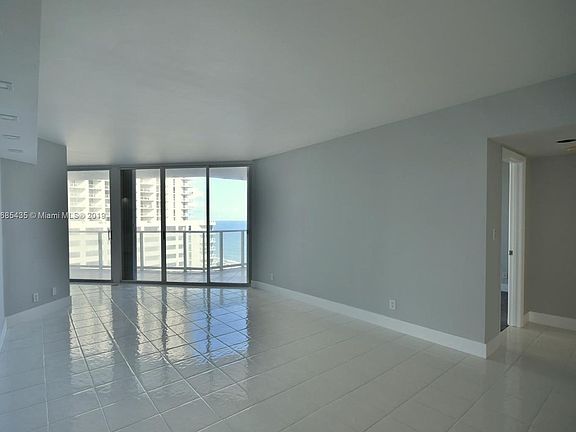 3rd image of 16485 Collins Ave Floor 1033