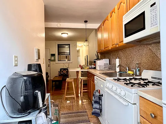 Rented by Compass | media 9