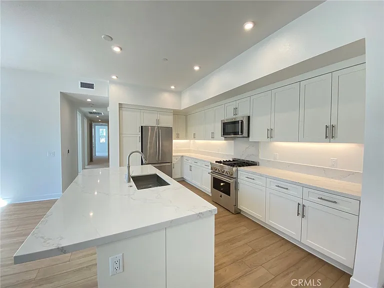 1110 Urbana St — Photo 9