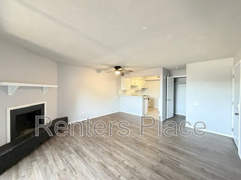1 bed, 1.0 bath, $900 — Photo 3