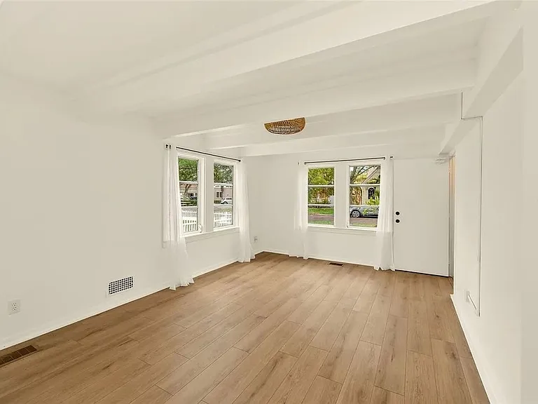 925 16th Ave N #1 — Photo 7