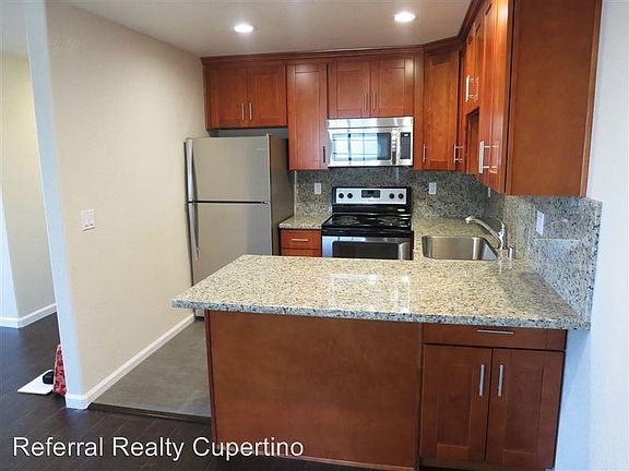 3rd image of 1674 Ontario Dr APT 4